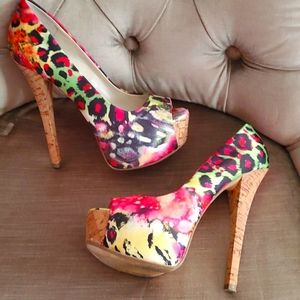 Chinese Laundry platform peep toe pumps